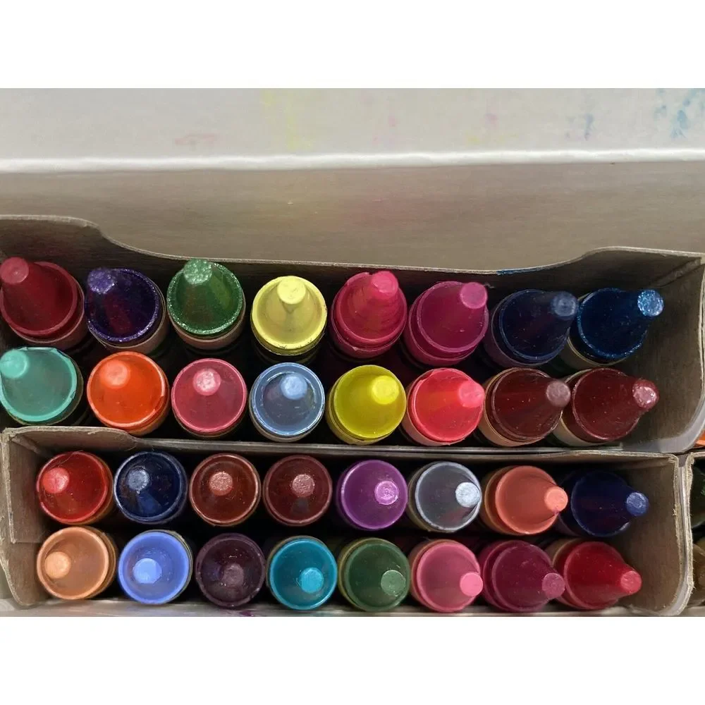 Crayola Crayons 2014 Vintage‎ Hallmark 96 Count With Sharpener Many New Variety